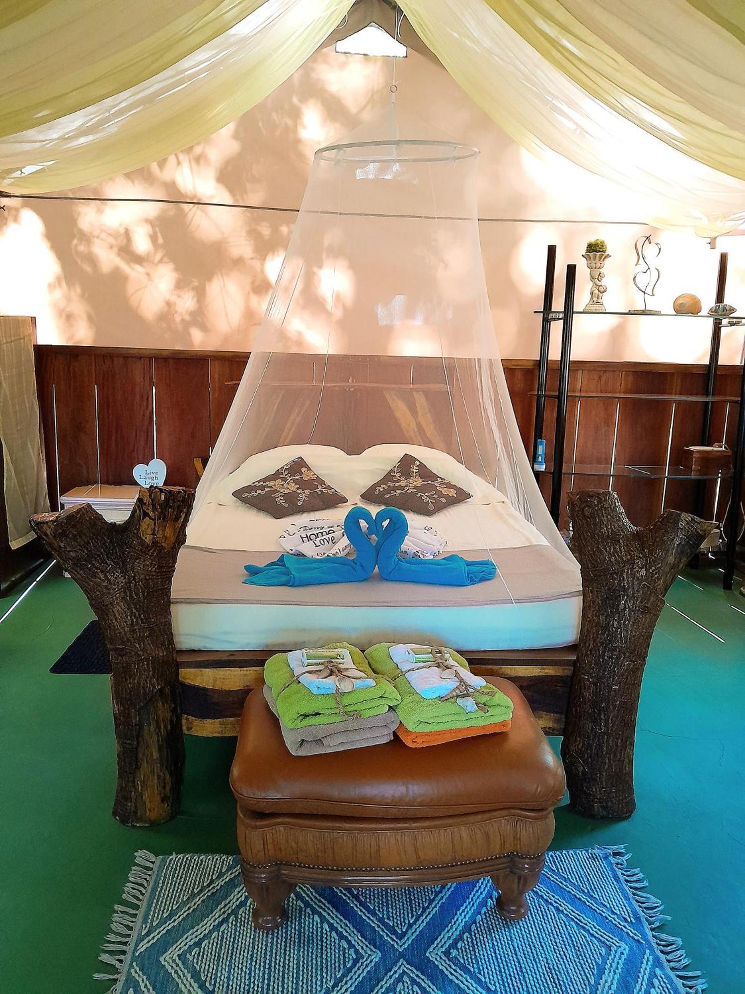 Fully Furnished Family Jungle Tent, Latino Glamping Paquera Exteriör bild